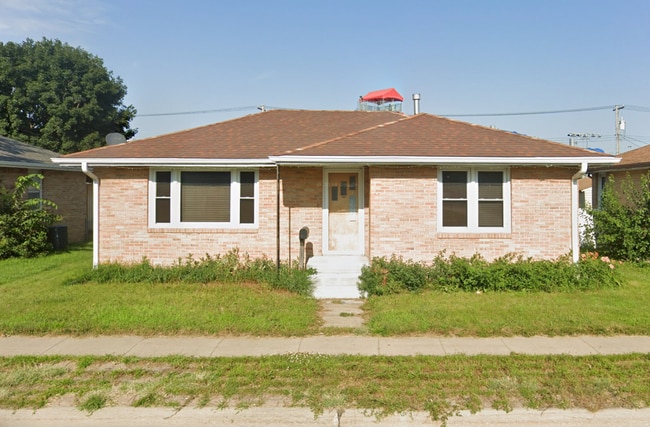 Building Photo - 703 S 1st St