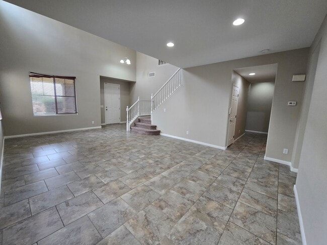 Photo - 4 BED, 2 1/2 BATH, 2 STORY HOME!!