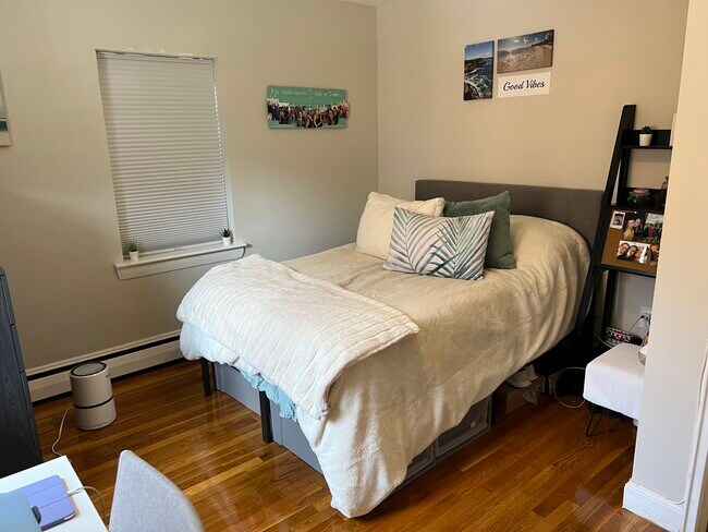 Photo - 56-60 Westland Ave