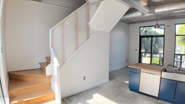 2406 De Soto Ave