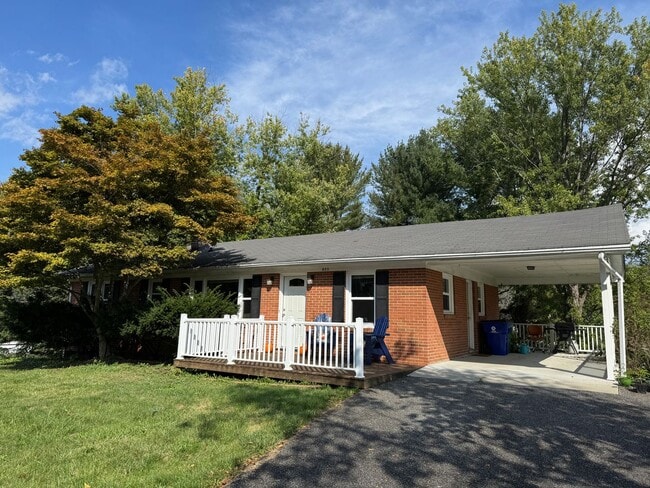 Building Photo - Spacious Home close to VT campus - 3bd 2ba
