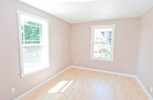 Bedroom 1 - 1425 E Yesler Way Unit 4