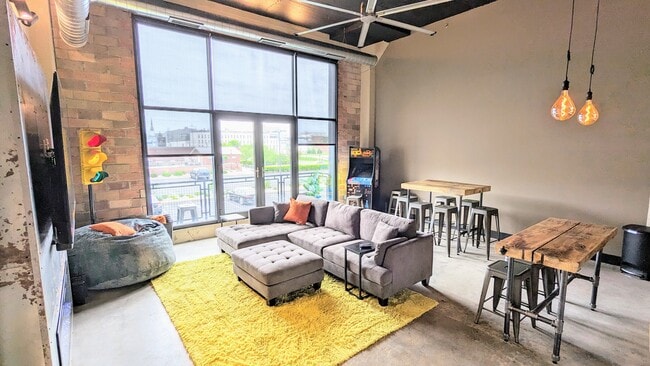 INDUSTRIAL VIBE CONDO - 401 W Shoreline Dr Condo Unit 252