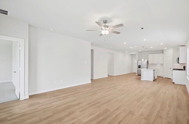 Photo - 3300 Memorial Way