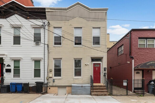 Building Photo - 84 Griffith St Unit #1