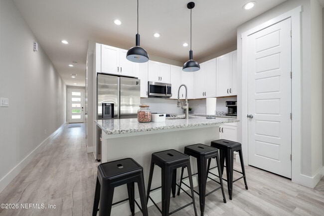 Photo - 817 7th Ave N