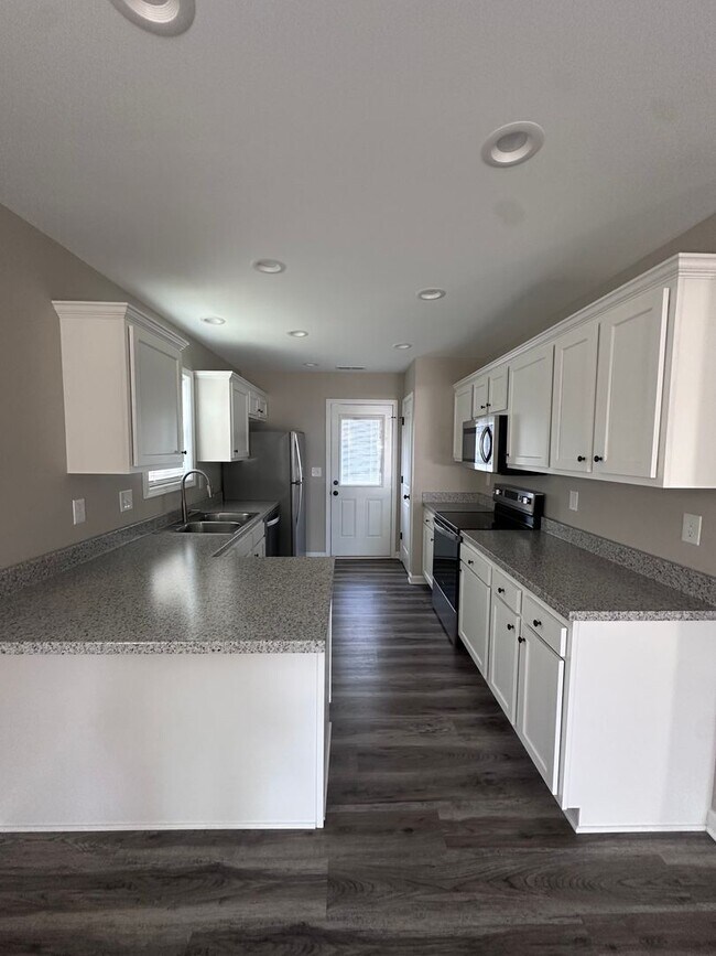 400 Sanderson Dr Unit A