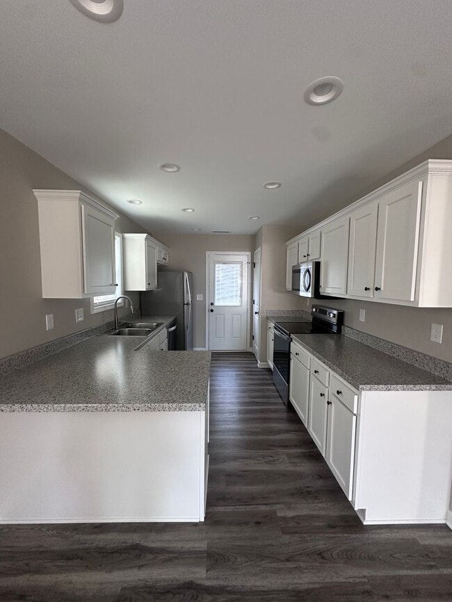 Photo - 400 Sanderson Dr Unit A