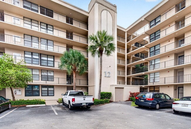 Building Photo - 12 Royal Palm Way Unit 501