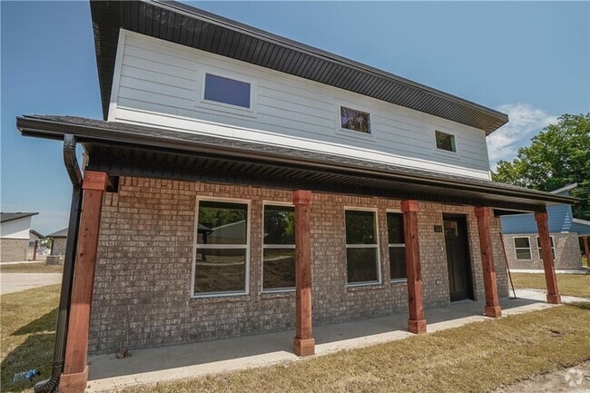 Building Photo - 770 N Honey Locust Bnd Rental
