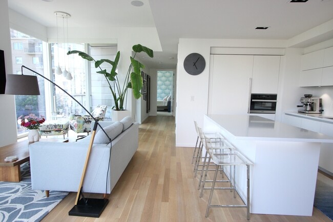 Photo - 1075 NW Northrup St Unidad 315