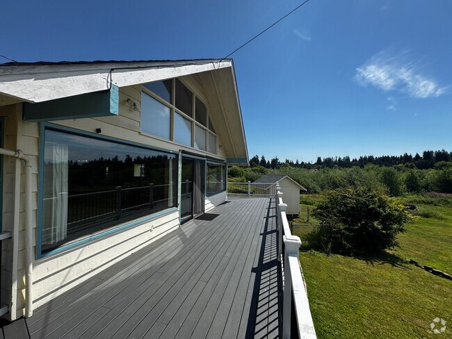 Building Photo - Hansville Home with Water Views