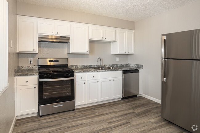 2BR, 1BA - 745SF