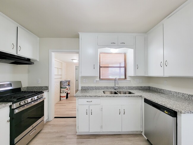 Photo - 133 S Yaupon St