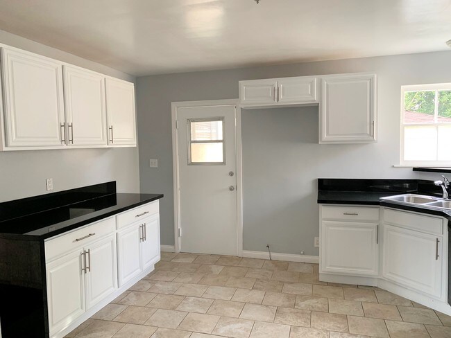 Photo - 17516 Lemay St