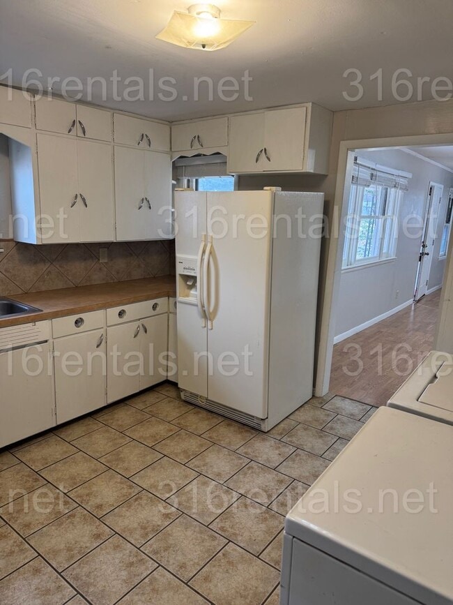 Photo - 3 Bedroom House on corner lot!