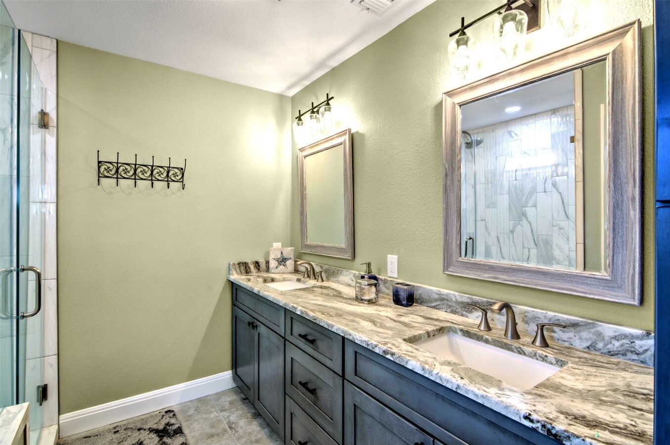 Photo - 1526 Lakeside Dr W