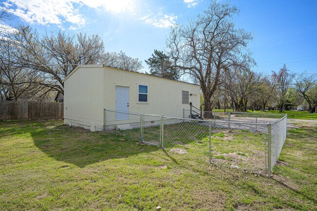 Photo - 709 SE 10th St