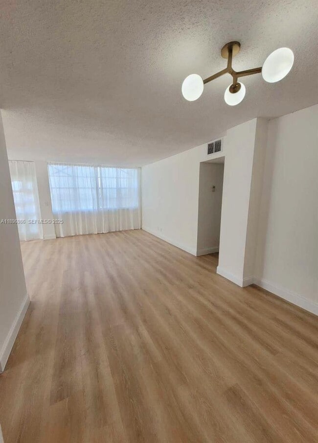 Photo - 2025 NE 164th St Unit 816