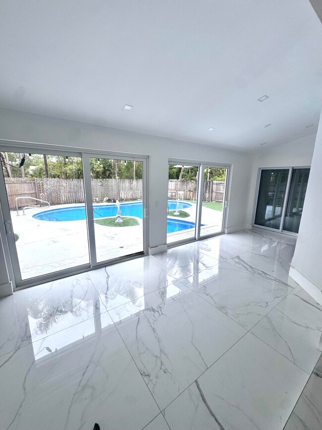 Photo - 14618 Temple Blvd