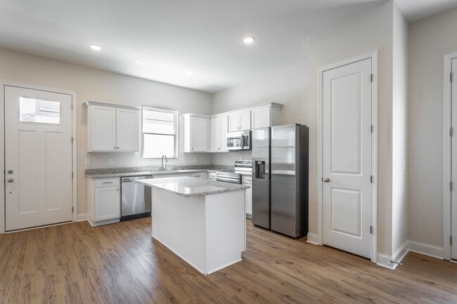 Photo - 2017 S Lyerly St Unidad Main House