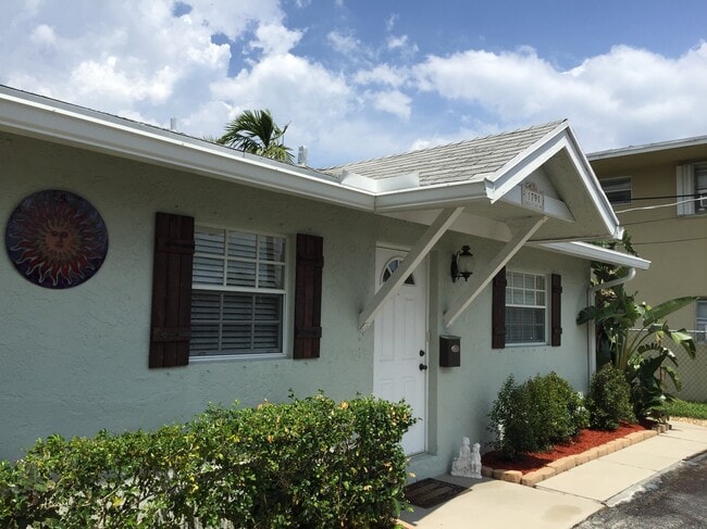 1791 SE 4th St Unidad Waterfront with Dockage