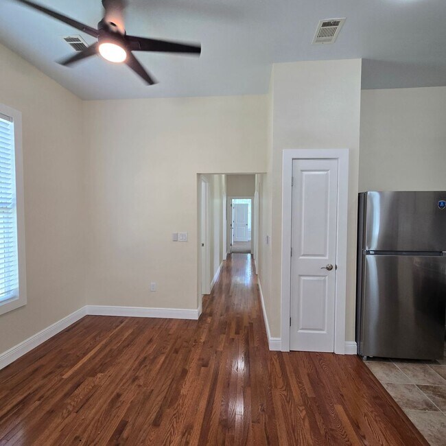 Photo - 1818B Elvin Dr