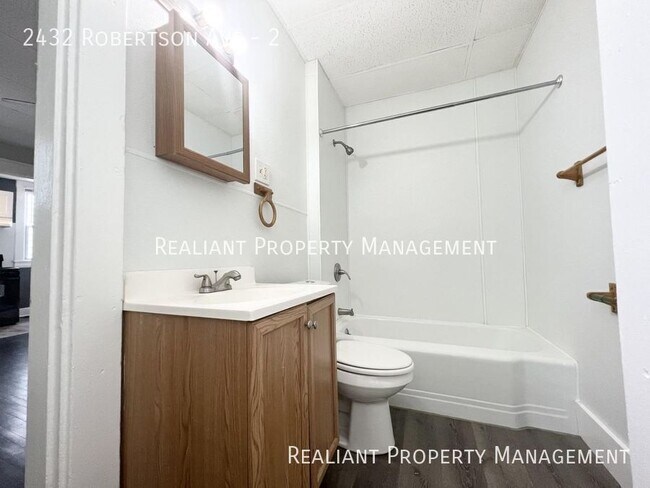 Photo - 2432 Robertson Ave Unit 2
