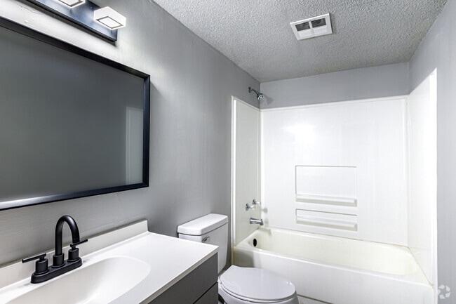 3BR, 1BA - 1025SF Bathroom