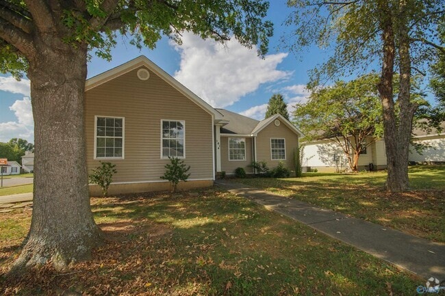 Building Photo - 101 Rebecca Pines Dr Rental