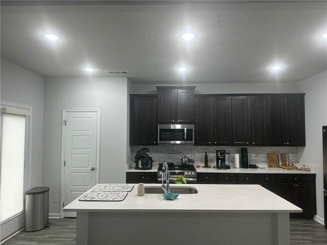 Photo - 144 Briarwood Dr E