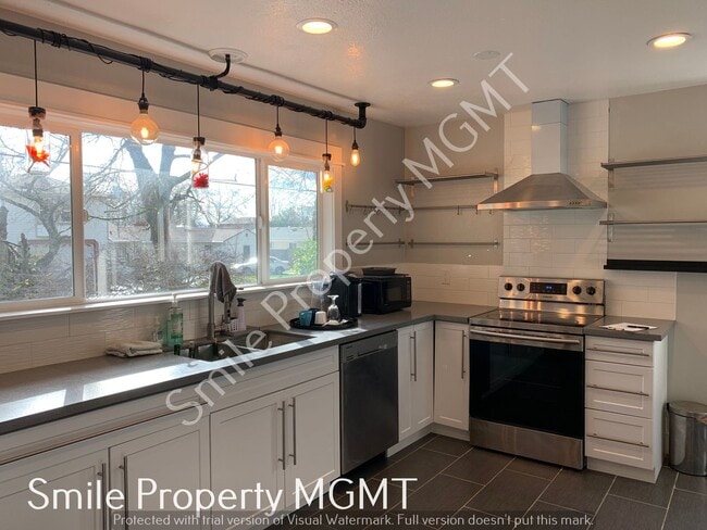 Photo - Spacious 4 bedrooms Home in SE Portland