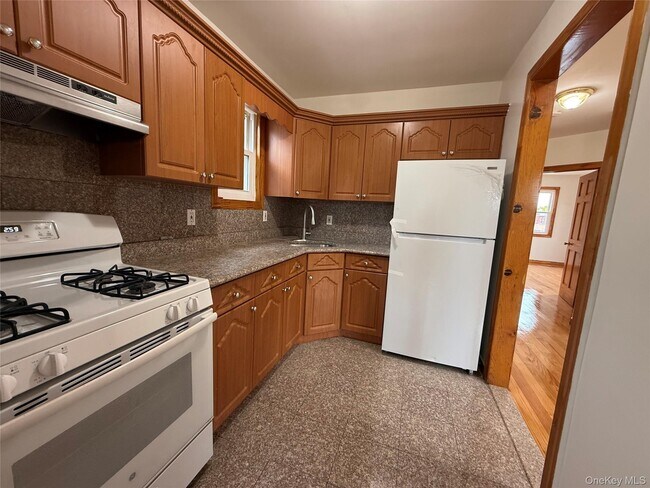 Photo - 126-03 115th Ave