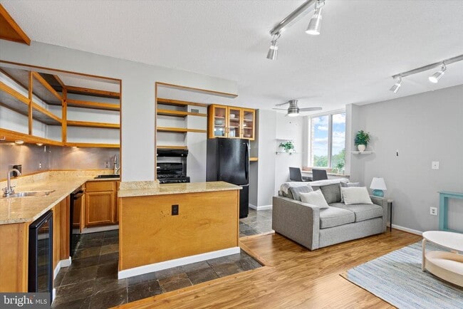 Building Photo - 4242 East-West Hwy Unit 406 Rental