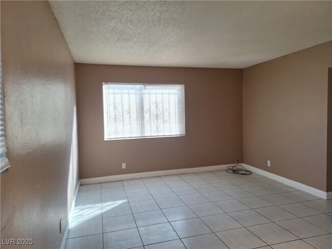 Photo - 489 North Cir