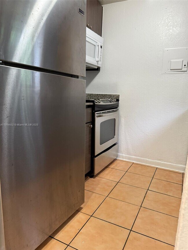 Photo - 180 NE 71st St Unidad 5