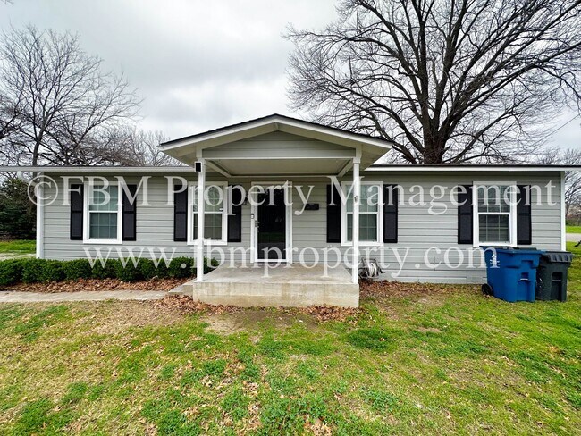 Photo - 111 Oaklawn Dr