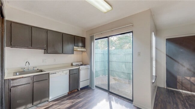 725 Peppertree Dr Unit 8