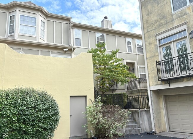 Photo - 949 Junction Pl