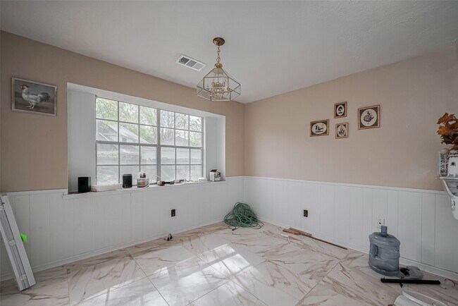 Photo - 811 Loire Ln