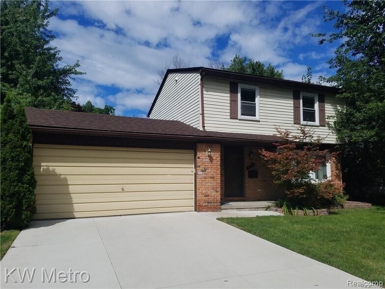 311 Woodlawn Ave