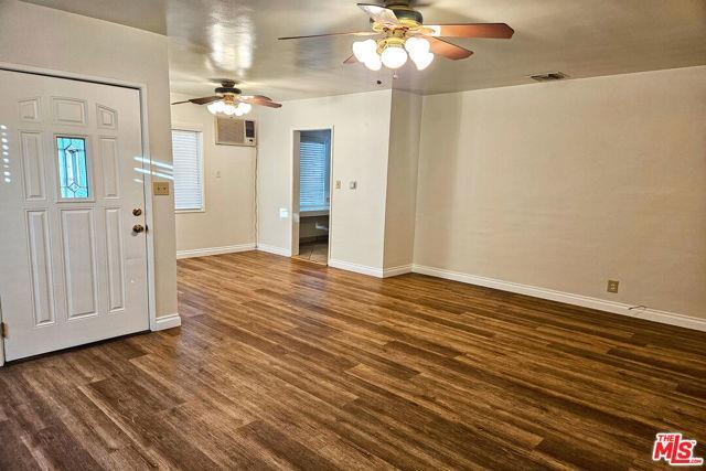 Building Photo - 9966 Glencrest Dr