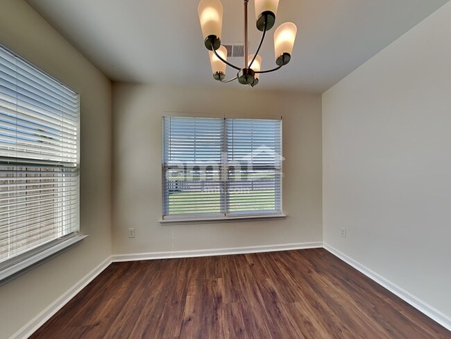 Photo - 129 Charlesfort Way