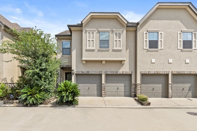 Building Photo - Stylish 3-Story Townhome with Covered Outd...