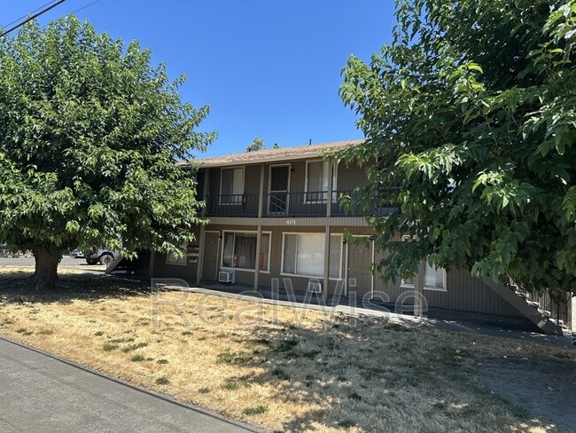 Photo - 401 SE 9th St