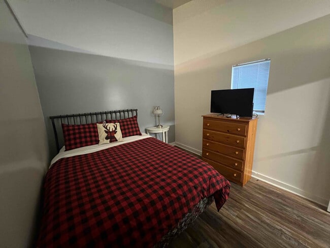 Photo - 496 Pearl Ln