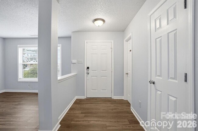 Photo - 910 Torsion Lane