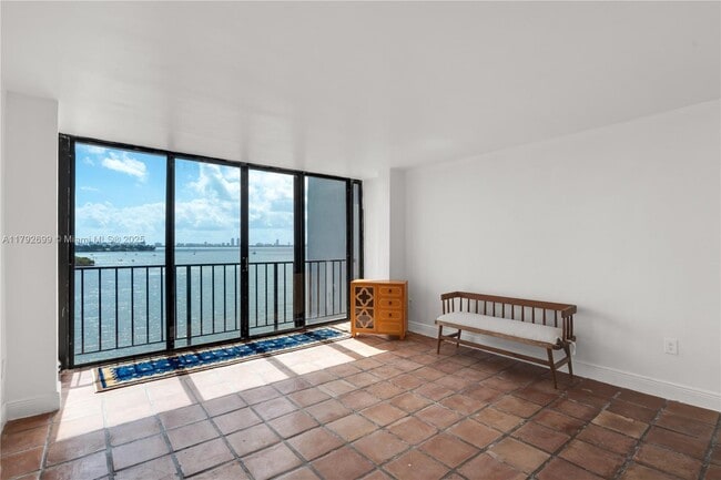 Photo - 7899 NE Bayshore Ct Unidad 6E