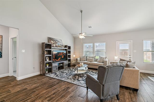 Photo - 216 Fieldstone Dr