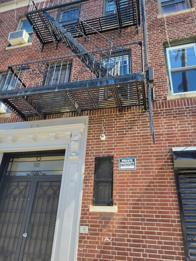 Building Photo - 220 Stegman St Unit 2D